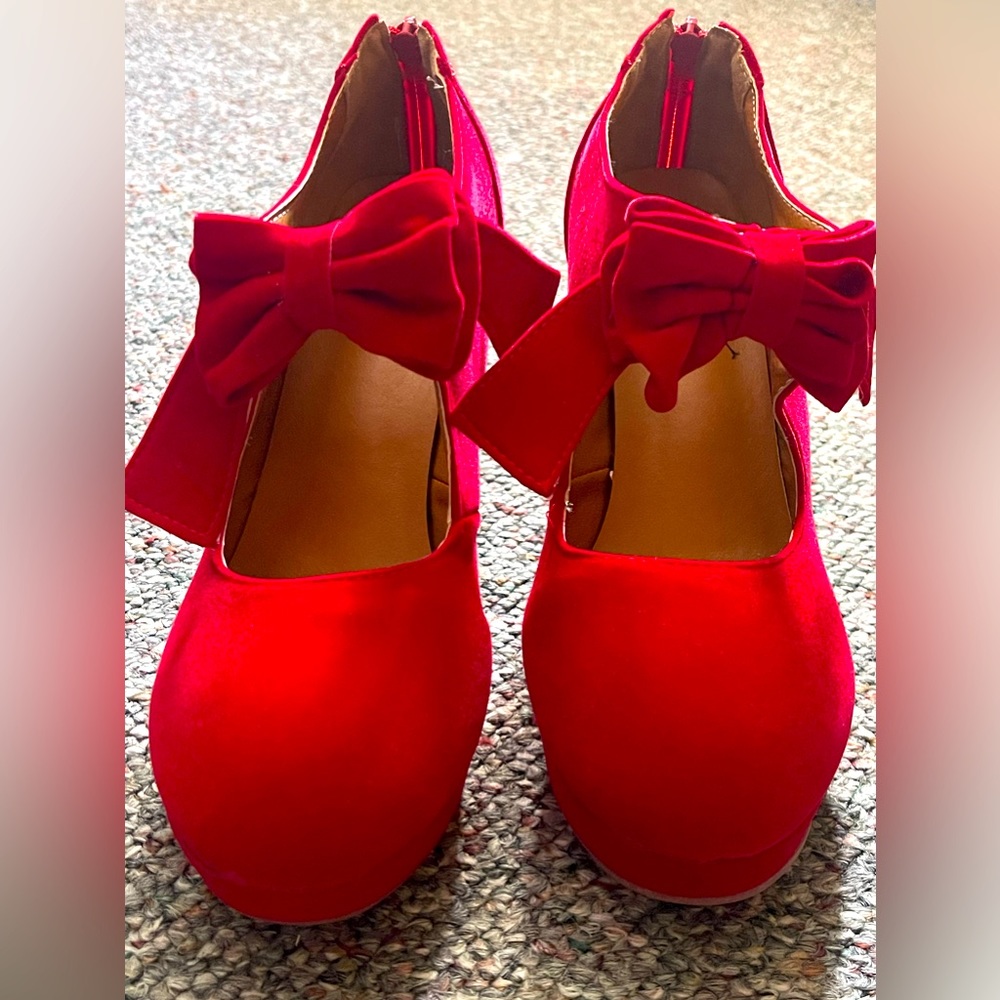 Vintage Platform Pumps Size 9.5